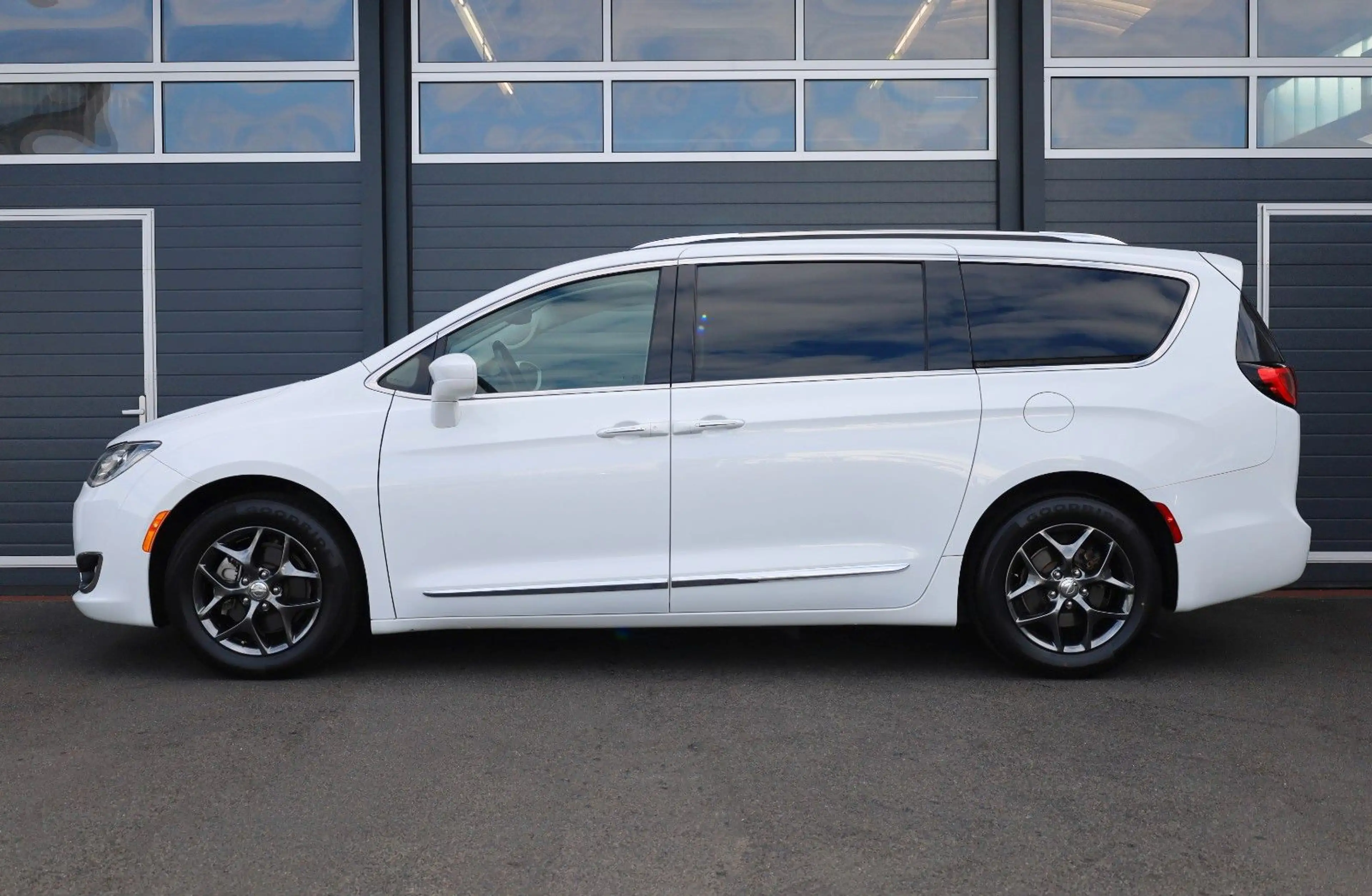 Chrysler Pacifica 3.6 V6/CarPlay/SHZ/KAMERA/TOTW/R18 — photo 4