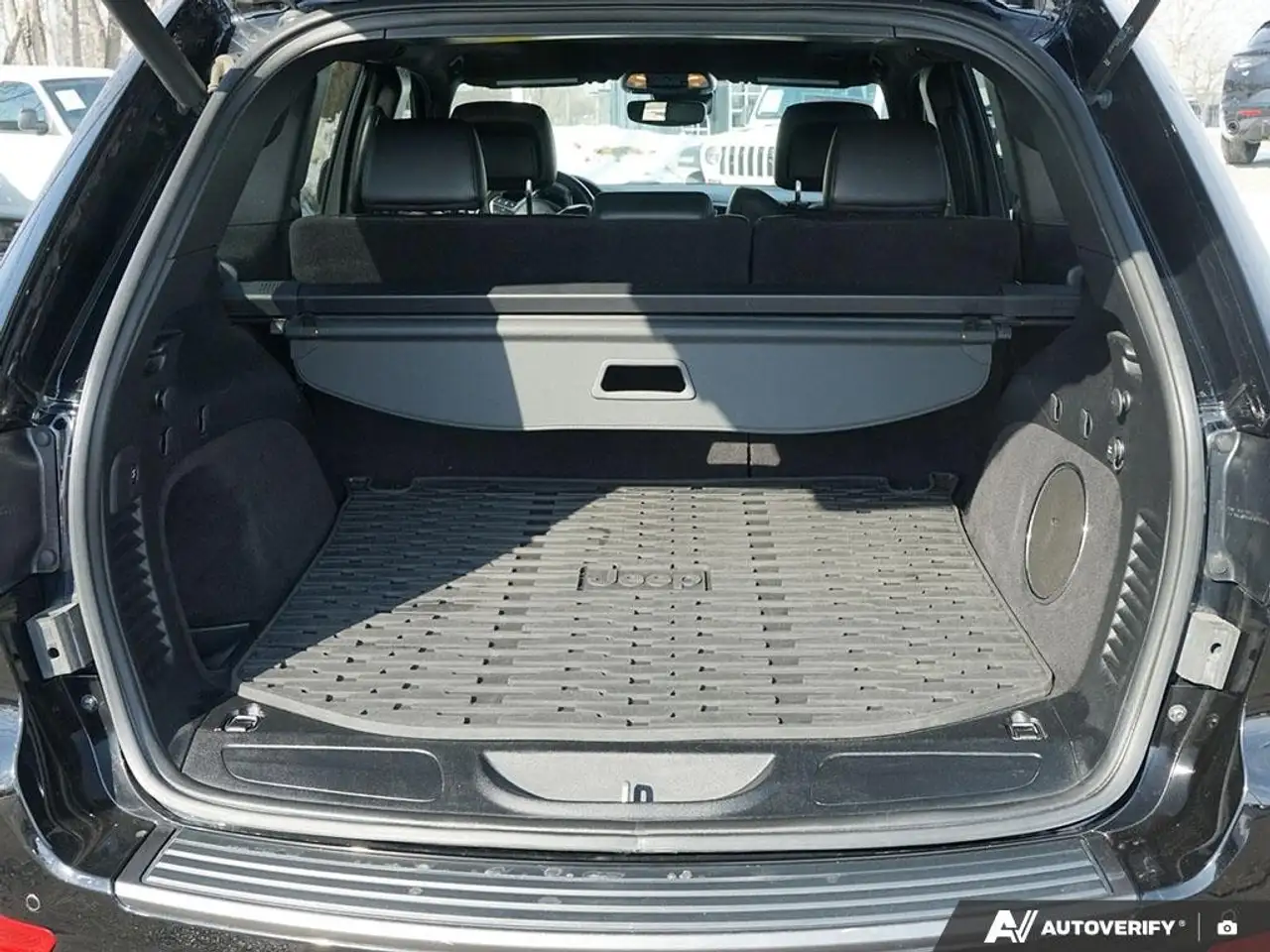 Jeep Grand Cherokee снимка Jeep Grand Cherokee