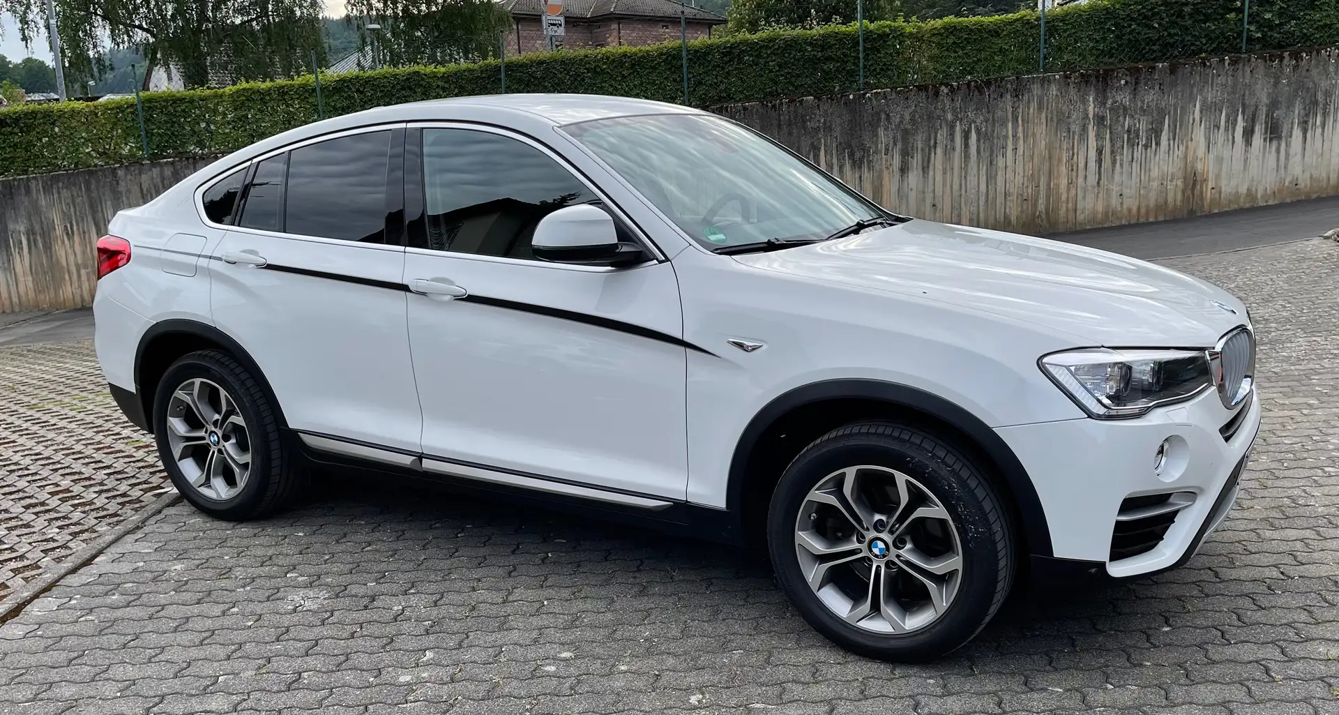 BMW X4 X4 Diesel xDrive20d Aut. xLine Weiß - 1