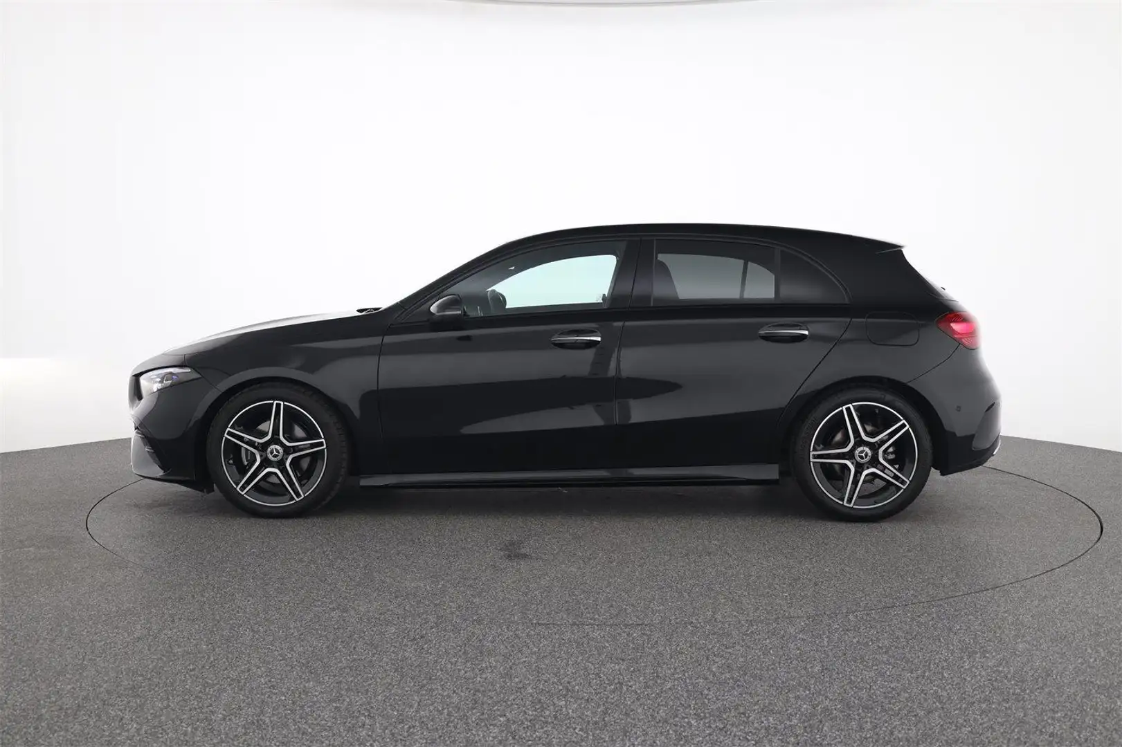 Mercedes-Benz A 180 d AMG Line Multibeam Winterpkt Schwarz - 2