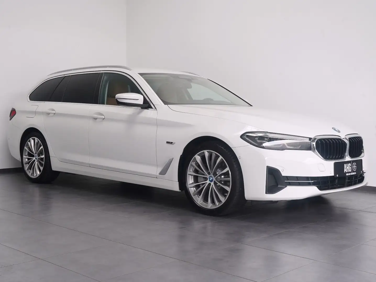 BMW 530 e Touring STOP&GO/AHK/LM19" Weiß - 2