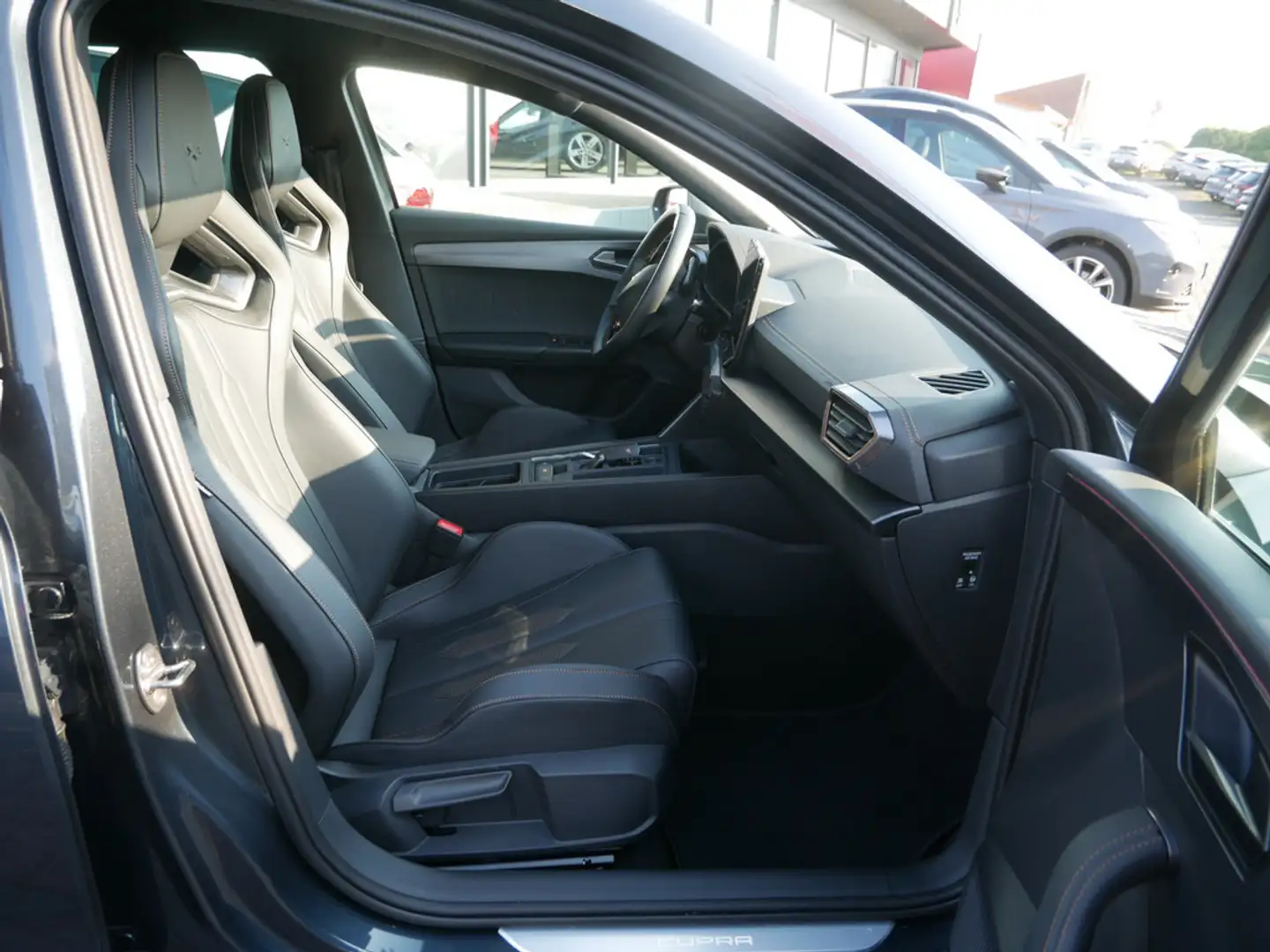 CUPRA Leon Sportstourer 2.0 TSI VZ 4Drive CUP-EDITI Grau - 2