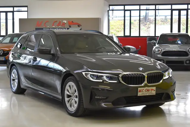 BMW 318 318d Touring mhev 48V Sport auto full pelle virt.