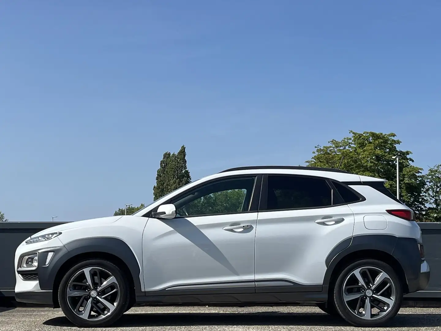 Hyundai KONA 1.6 T-GDI 177PK Premium | 4 wielaandrijving | 18'' Wit - 2