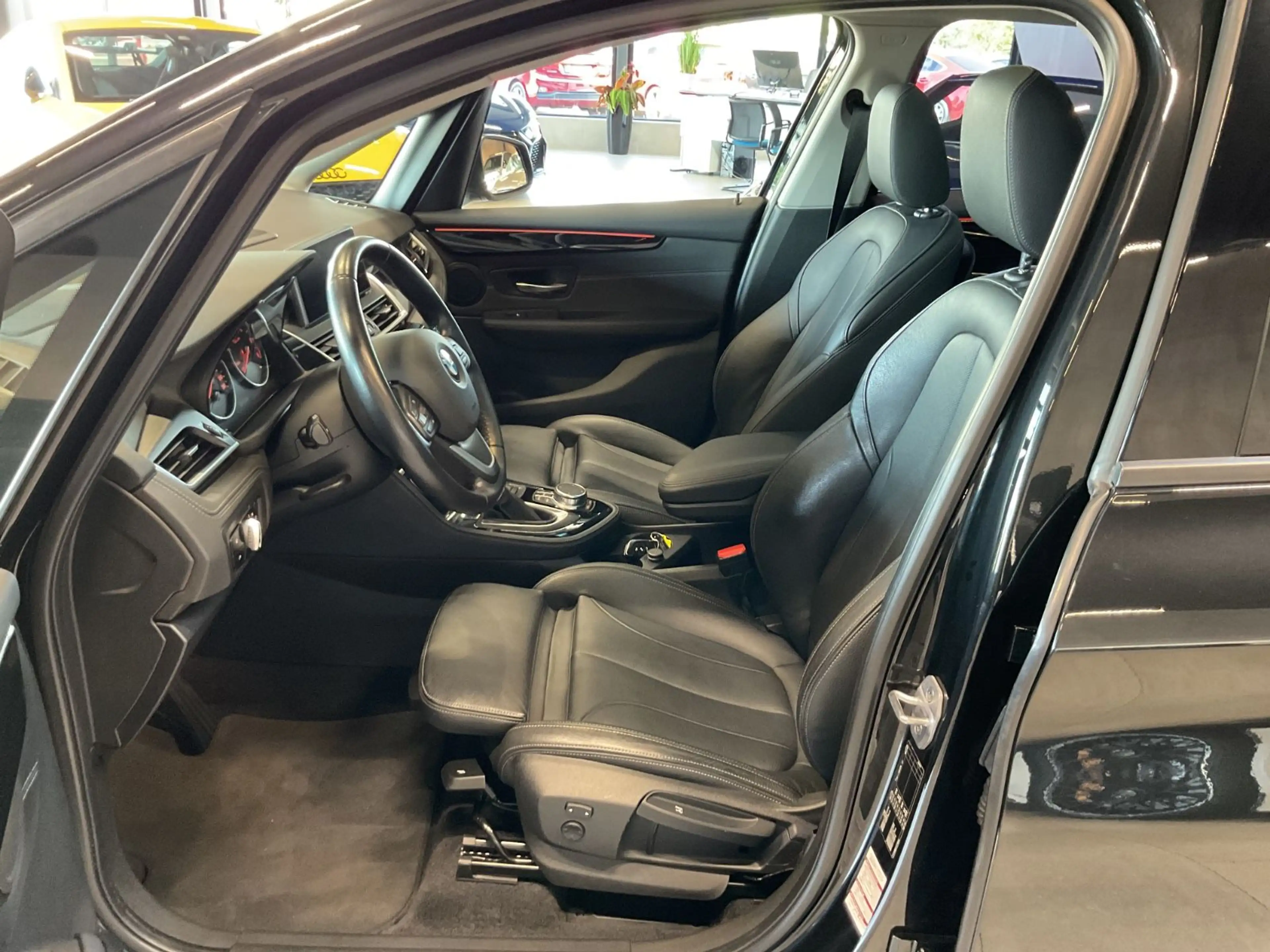 BMW 220 Sport Line AHK LED Leder Pano — photo 6