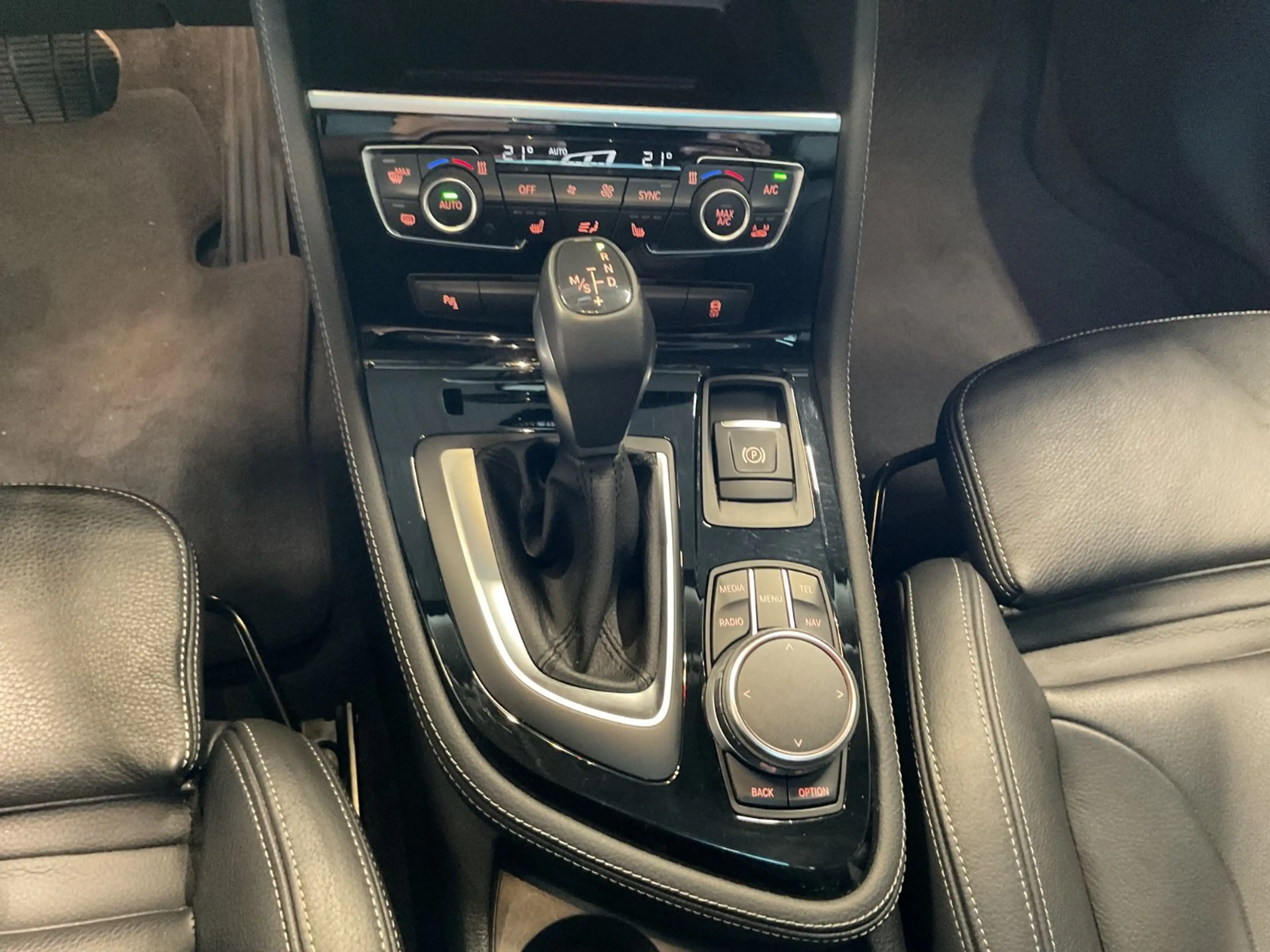 BMW 220 Sport Line AHK LED Leder Pano — photo 8