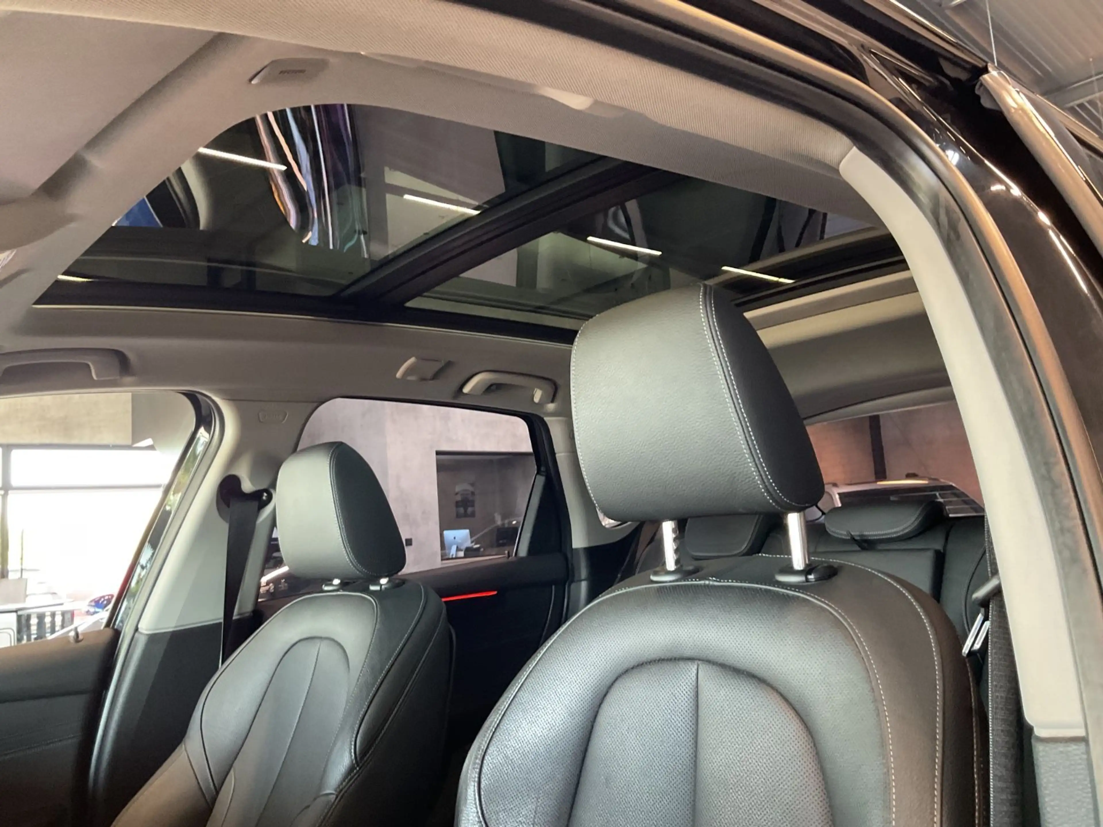 BMW 220 Sport Line AHK LED Leder Pano — photo 11