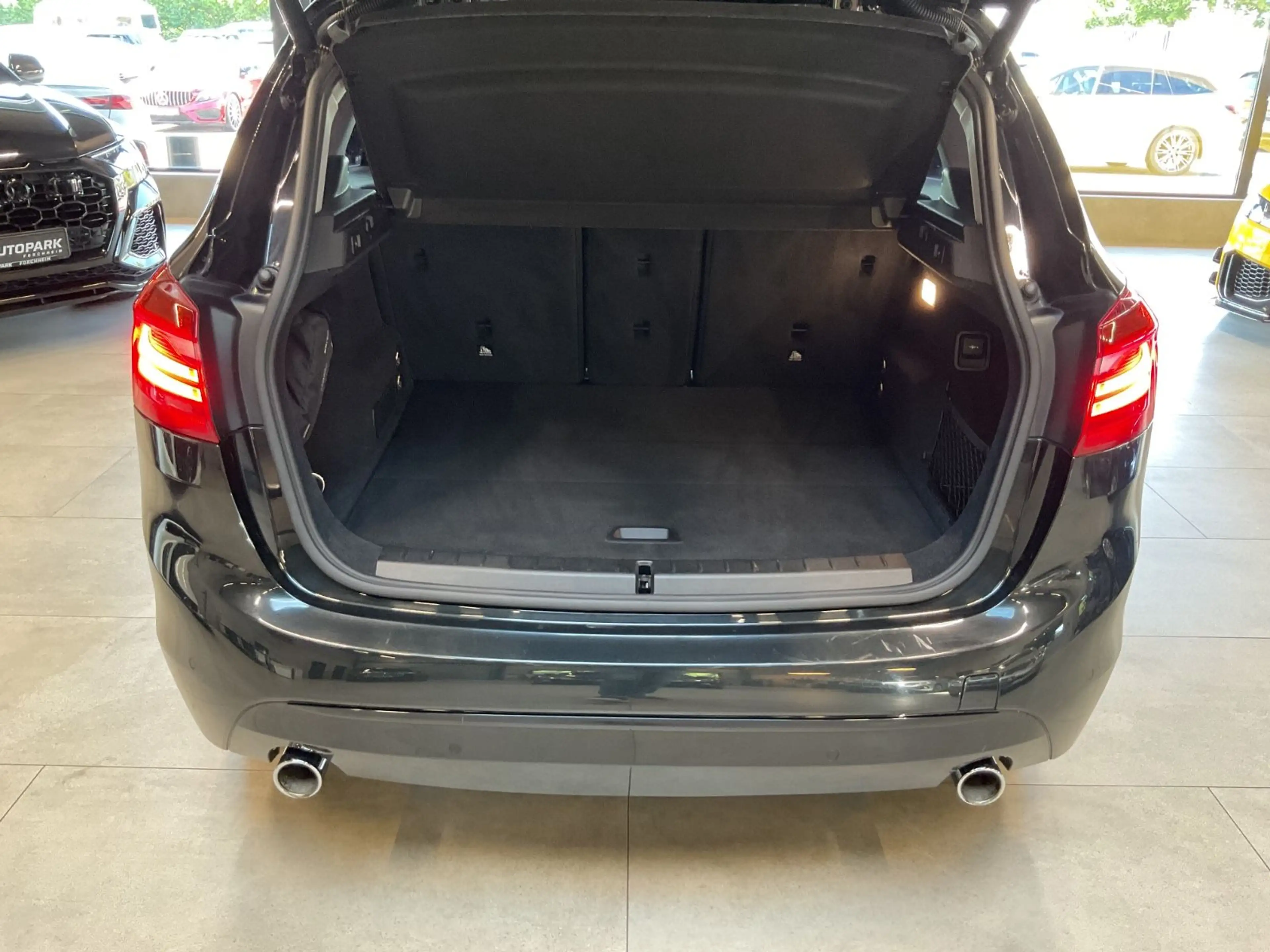 BMW 220 Sport Line AHK LED Leder Pano — photo 15