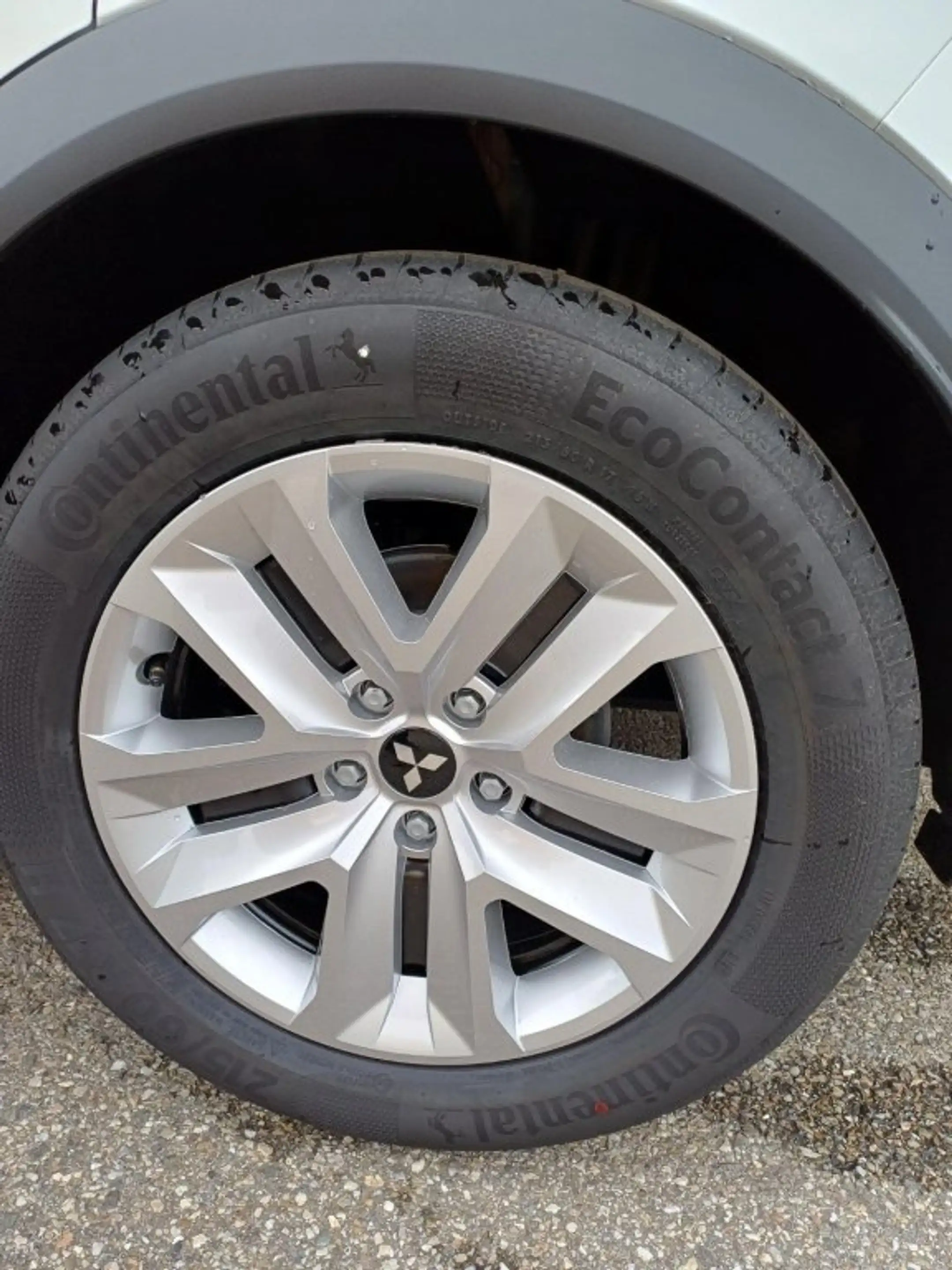 Mitsubishi Grandis 1,8 HEV Invite C AT 26,5 — photo 5
