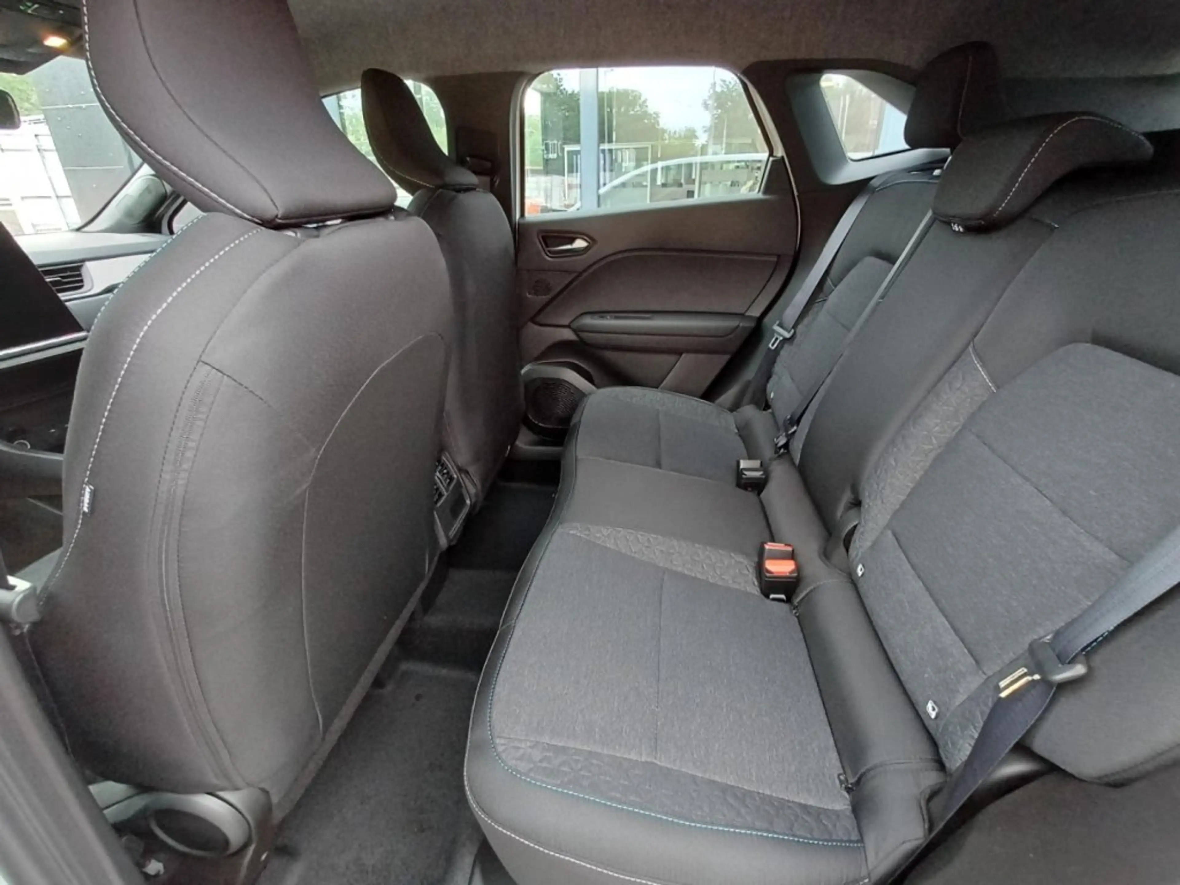 Mitsubishi Grandis 1,8 HEV Invite C AT 26,5 — photo 8