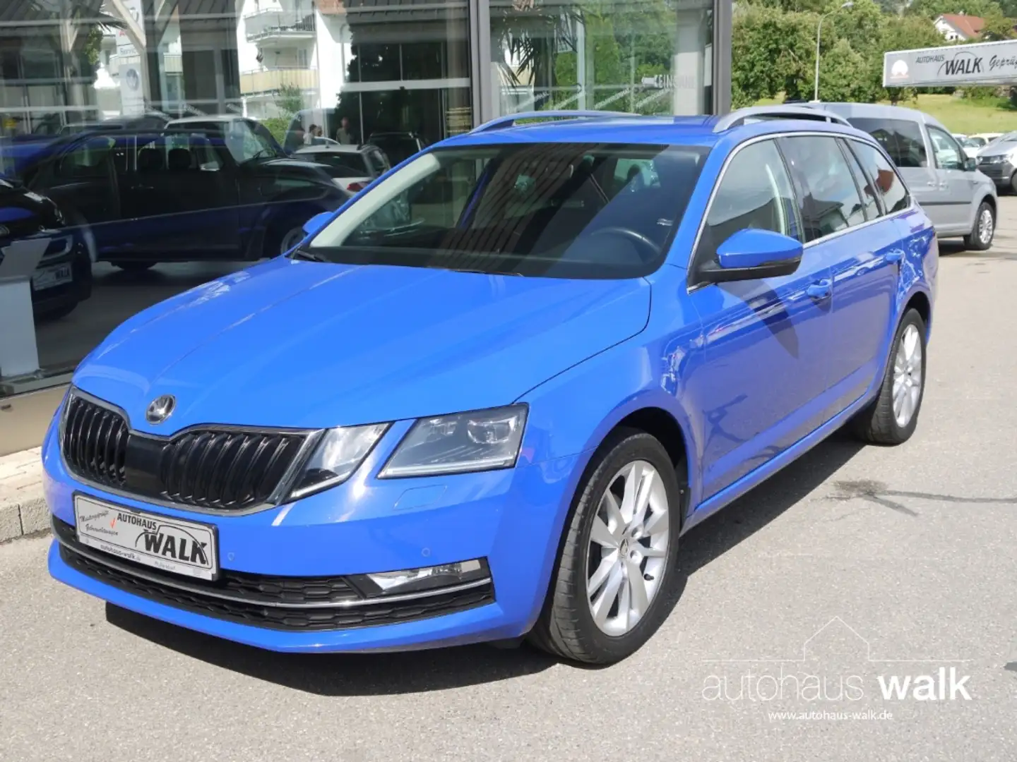 Skoda Octavia Combi 1.6 TDI Premium Edition LED/AHK/NAVI/RFK Blauw - 2