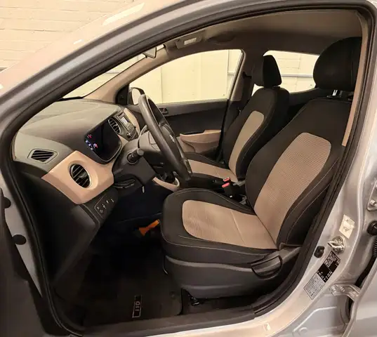 Hyundai i10 view 8