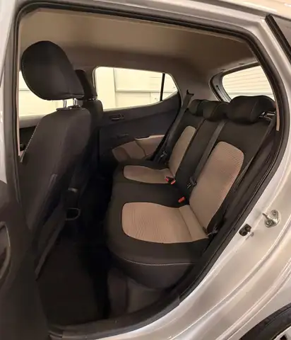 Hyundai i10 view 9