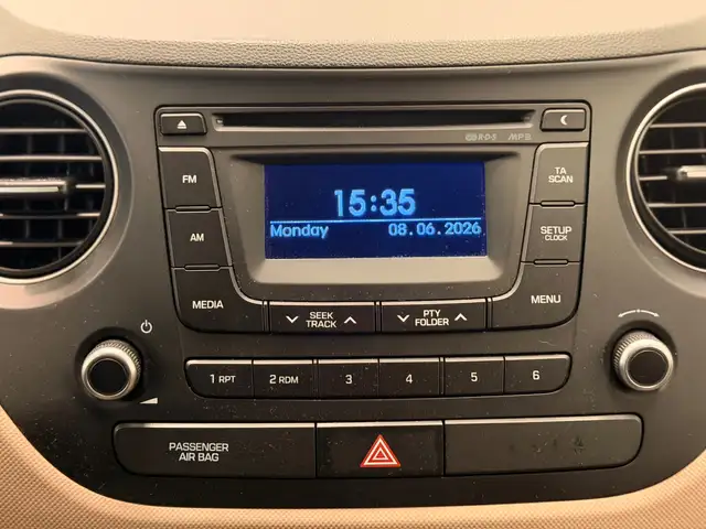 Hyundai i10 view 12