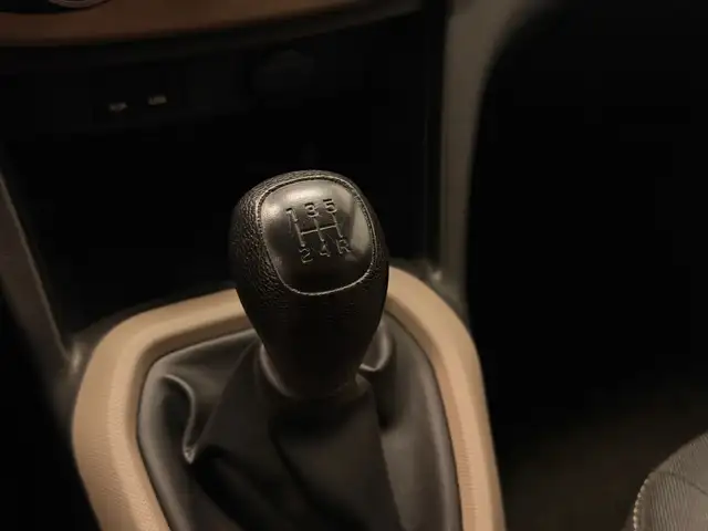 Hyundai i10 view 14