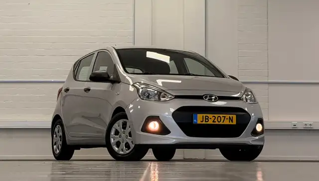 Hyundai i10 view 3