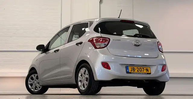 Hyundai i10 view 4