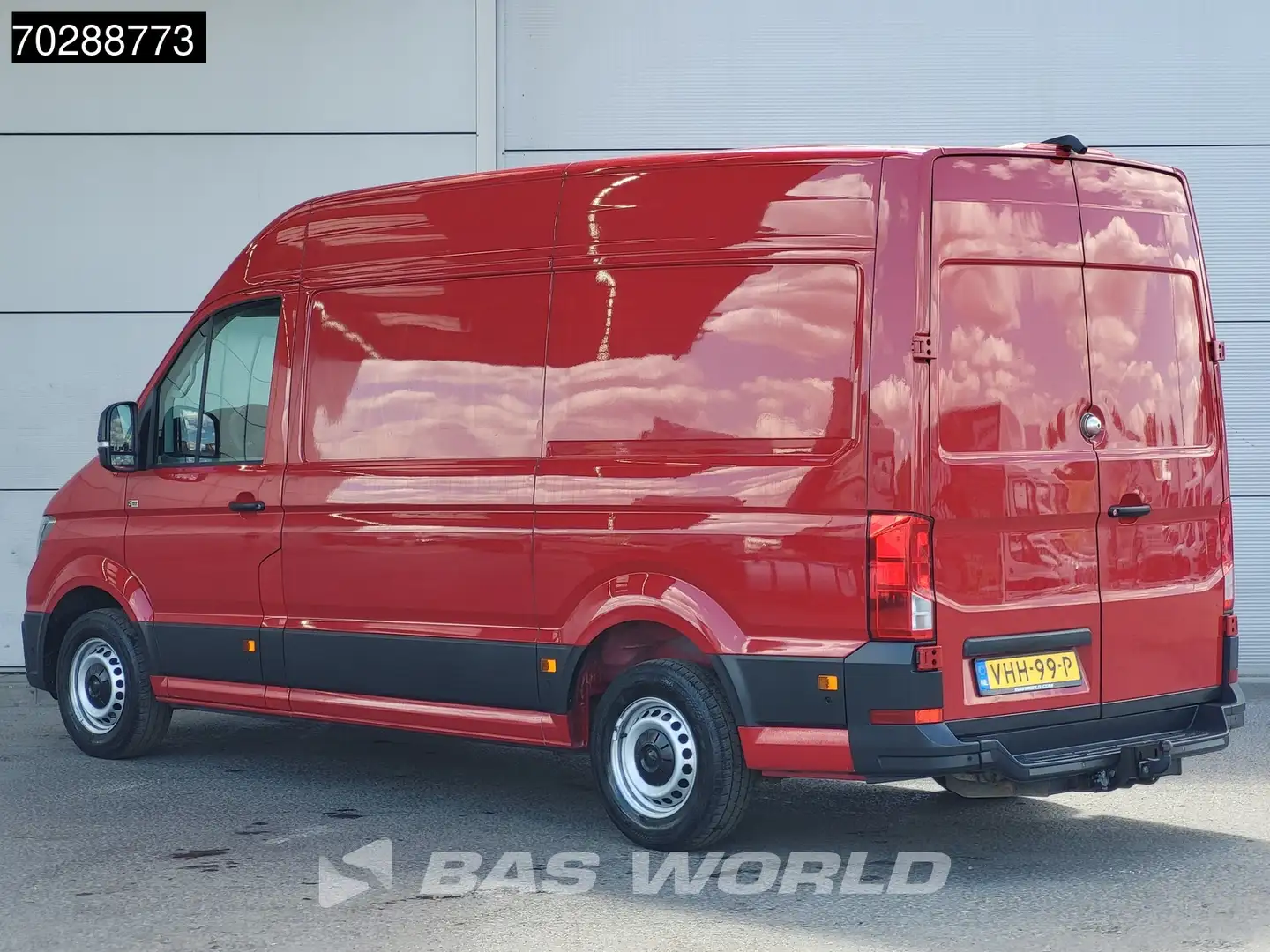 Volkswagen Crafter 177pk Automaat L3H3 Trekhaak Navi Airco Cruise Cam Rood - 2
