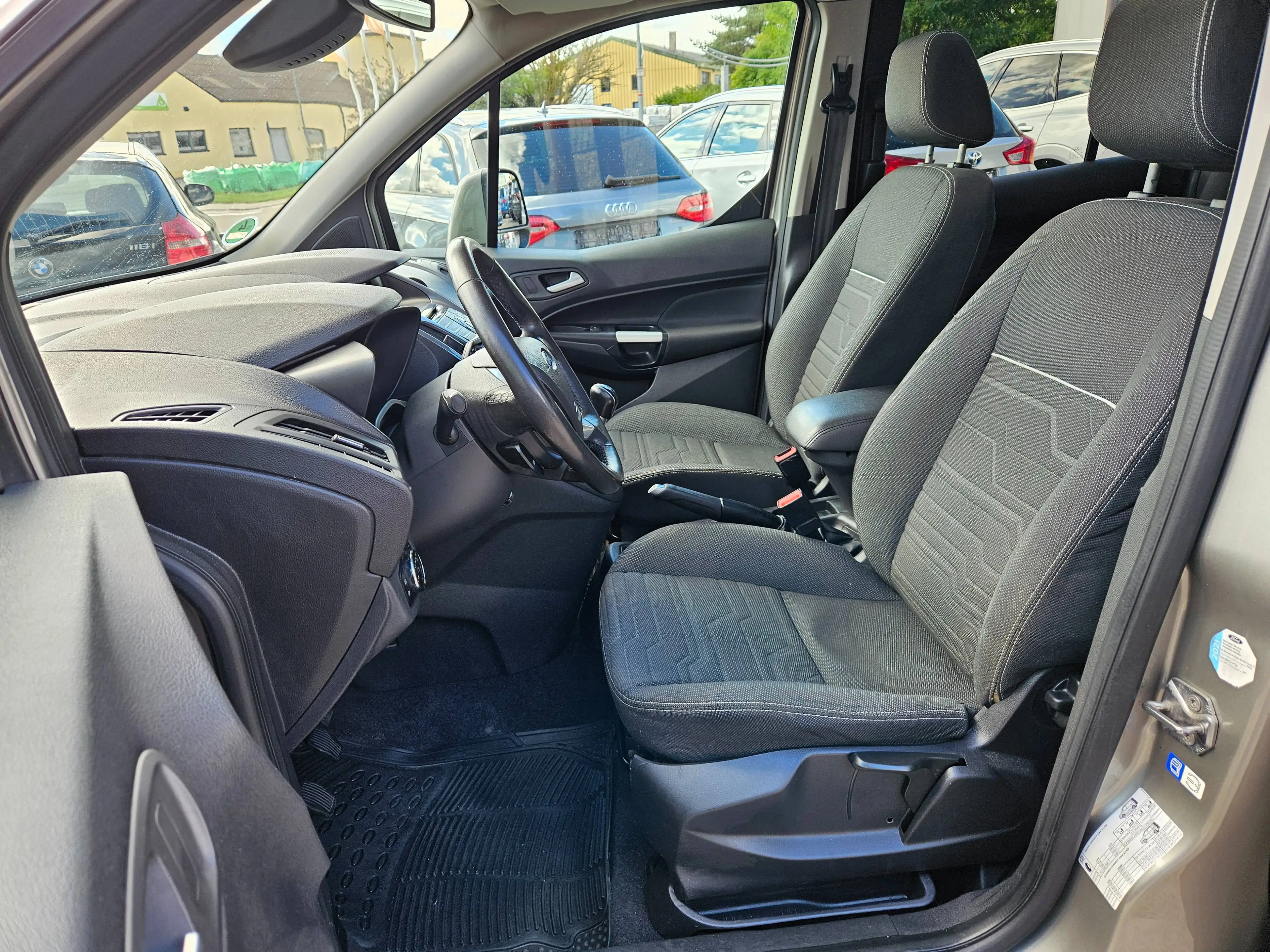 Ford Tourneo Connect Titanium — photo 12
