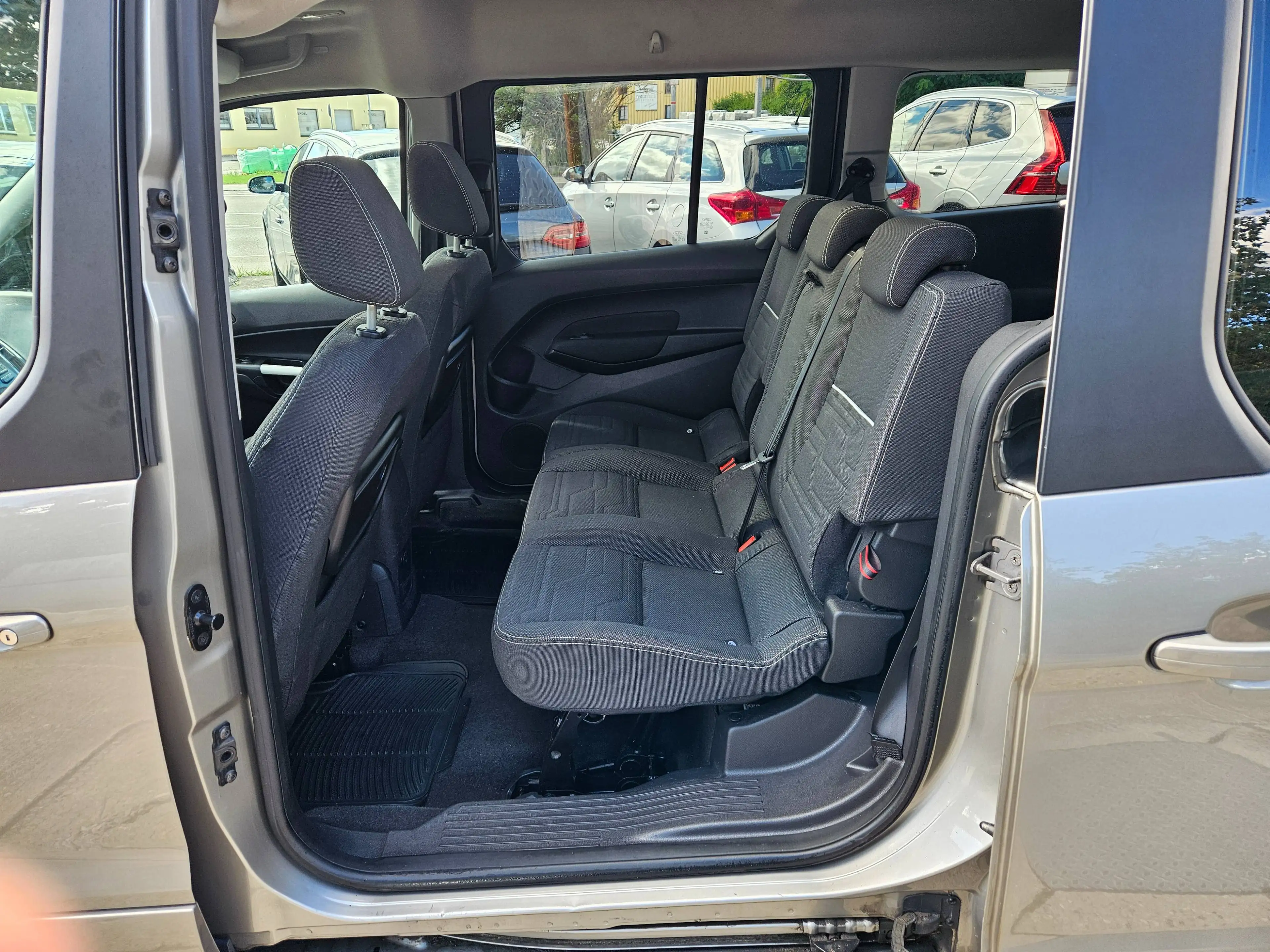 Ford Tourneo Connect Titanium — photo 14