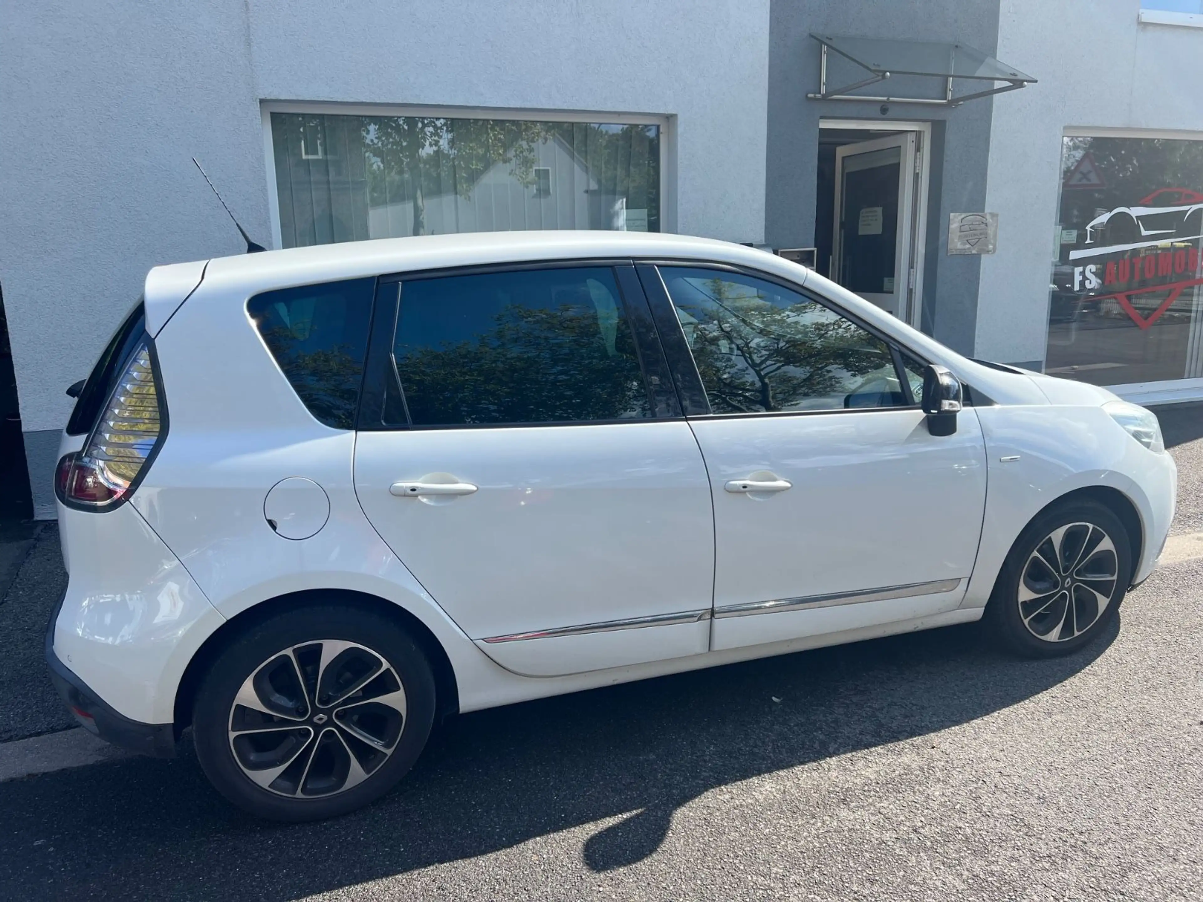 Renault Scenic III BOSE Edition"Kamera"Xenon"Automatik" — photo 5