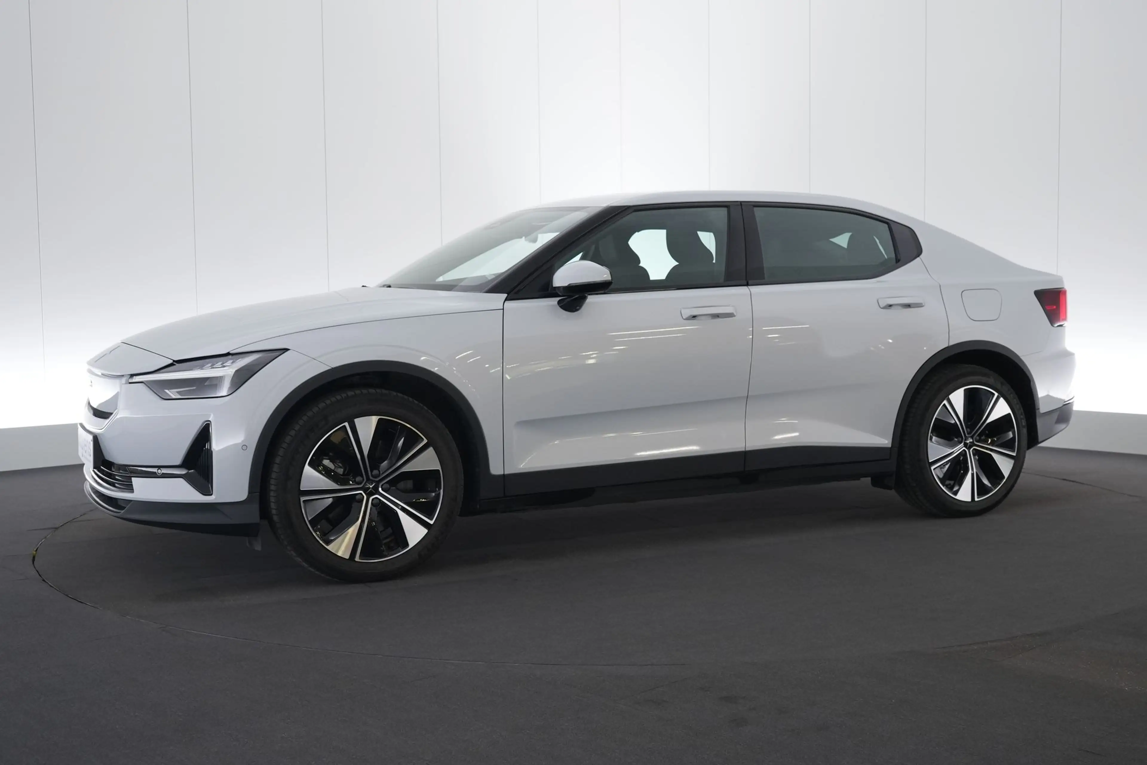 Polestar 2 69 kWh Single Motor Standard Range LED GPS PDC CAM — photo 12