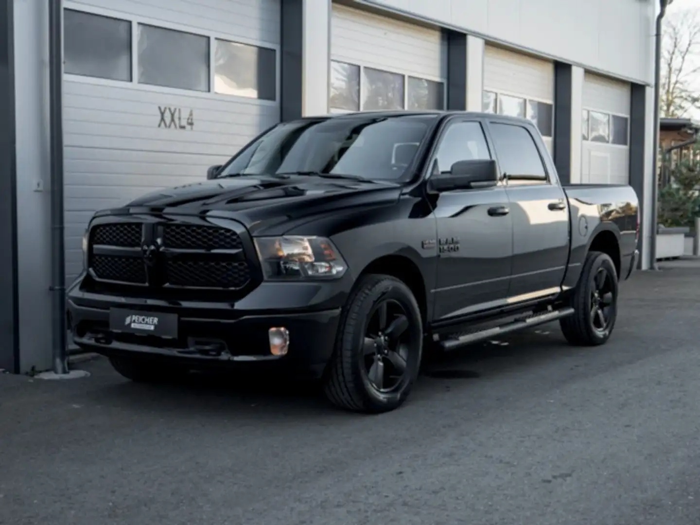 RAM 1500 Ram 1500 Classic SLT Crew Cab 5'7''-Bed 4x4 Schwarz - 1
