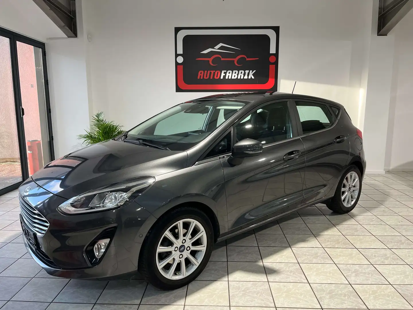 Ford Fiesta Fiesta 1.0 EcoBoost 100ch Titanium Grau - 1