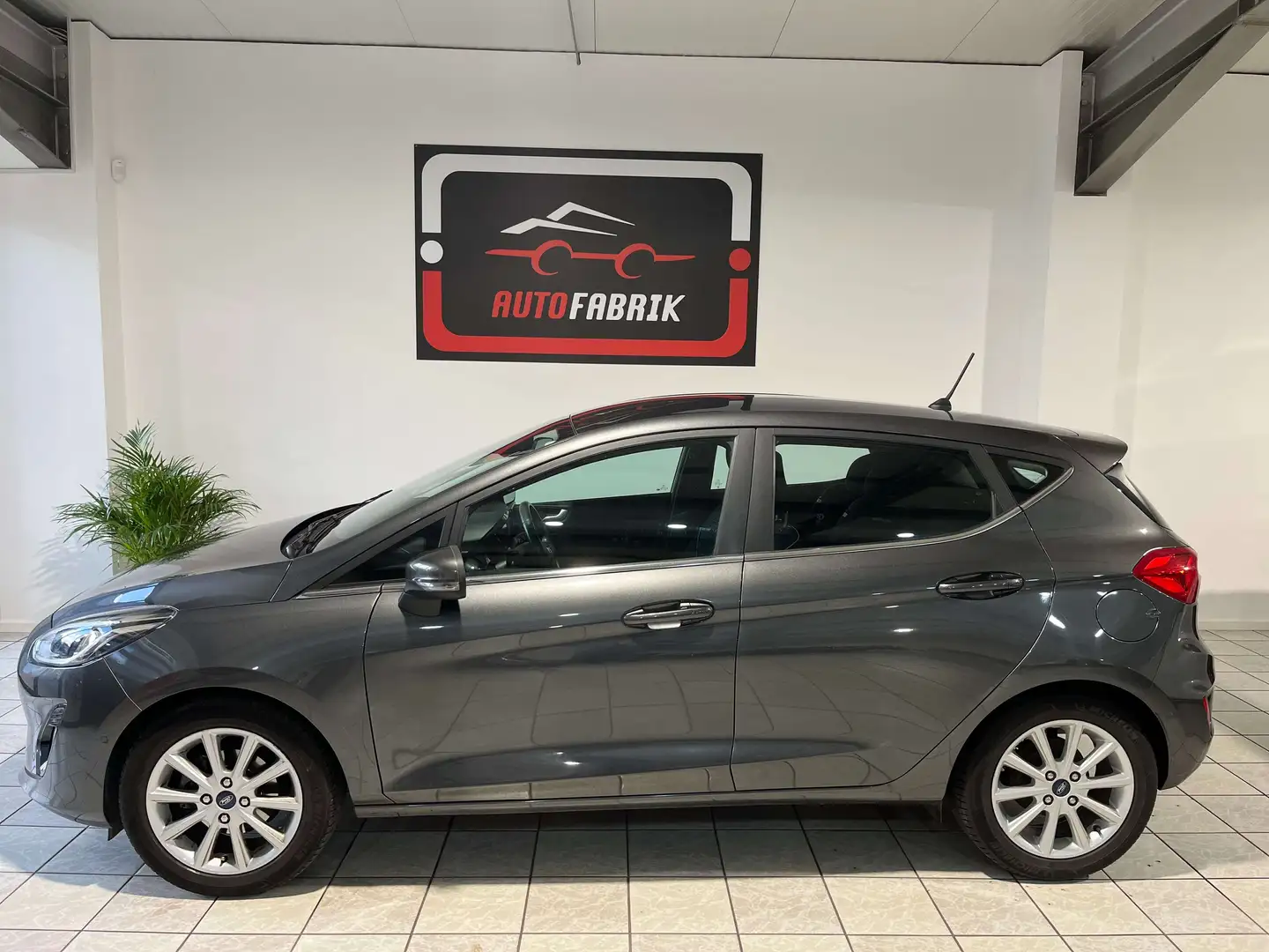 Ford Fiesta Fiesta 1.0 EcoBoost 100ch Titanium Grau - 2