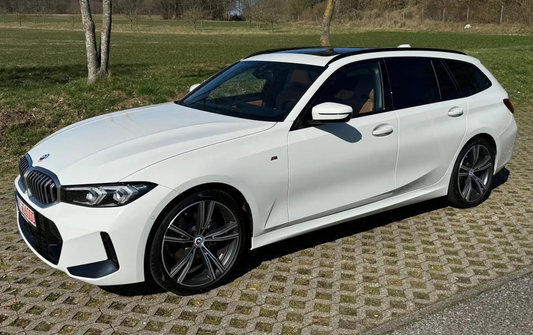 BMW 320 320d Touring xDrive M Sport erst 18.500 km Blanc - 2