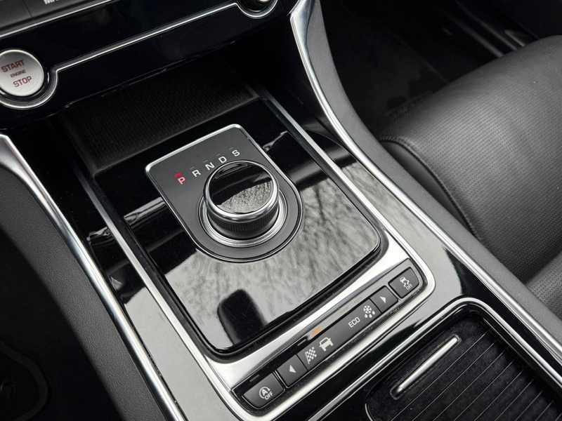 Jaguar XF Sportbrake Chequered Flag AWD/Leder/Panorama — photo 11