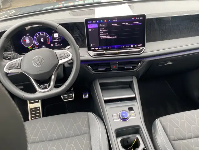 Volkswagen Tiguan view 3