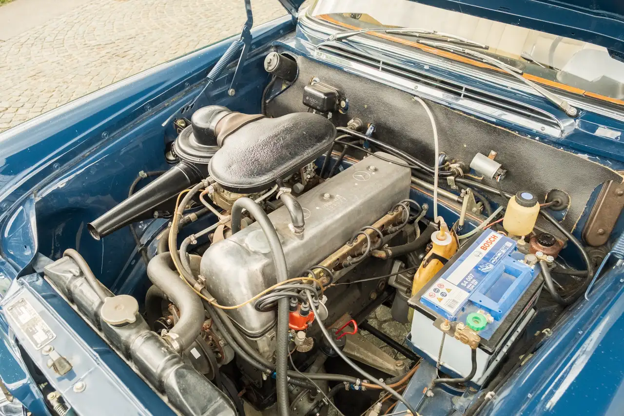Mercedes-Benz 220, foto 8