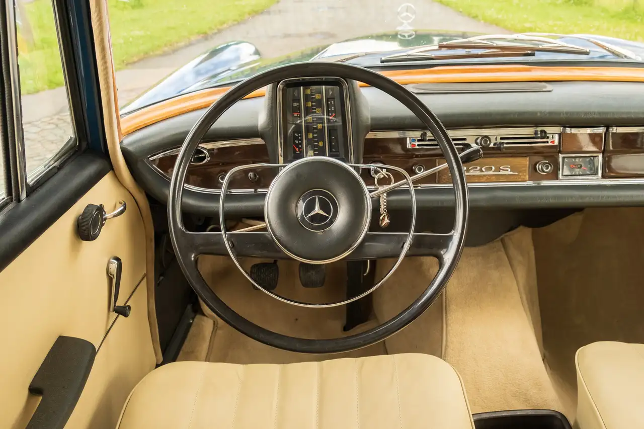 Mercedes-Benz 220, foto 3