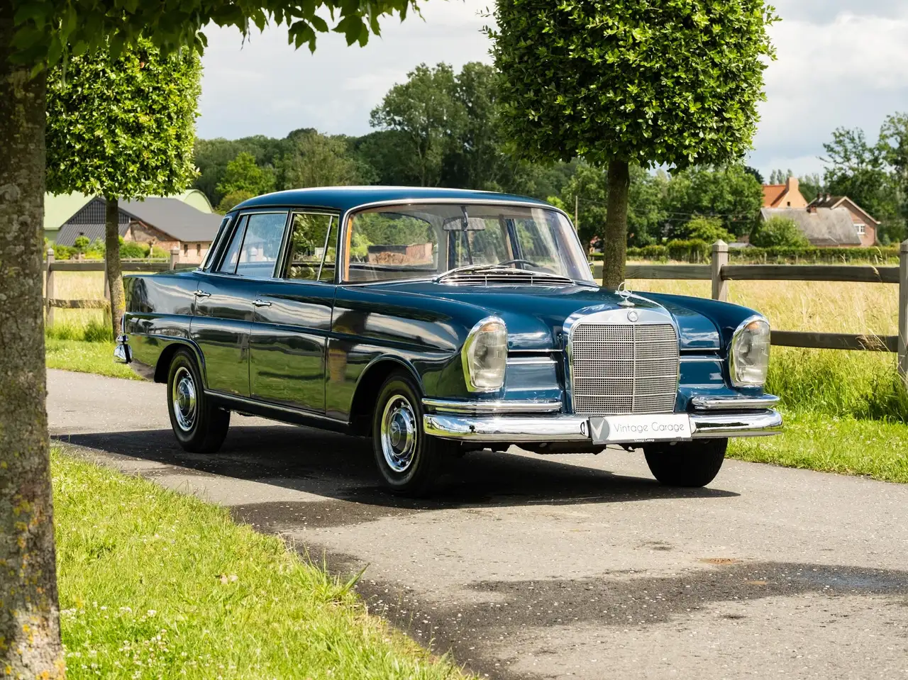 Mercedes-Benz 220, foto 2