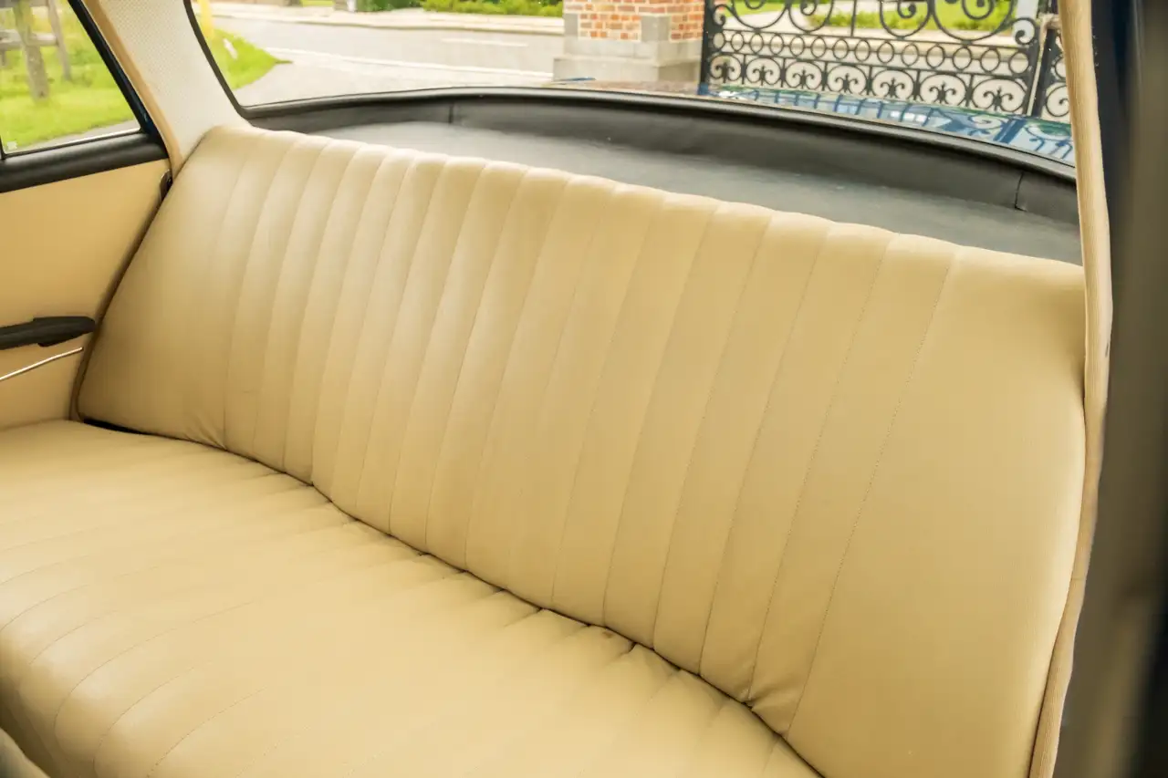 Mercedes-Benz 220, foto 6