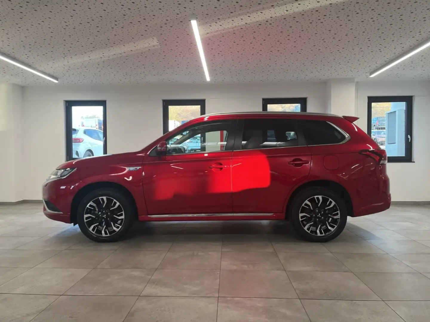Mitsubishi Outlander 2.4 PHEV Basis Spirit 4WD Standheizung Rot - 2