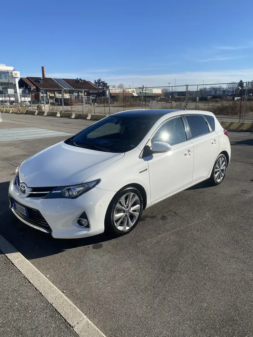 Toyota Auris 5p 1.8h Lounge - 1