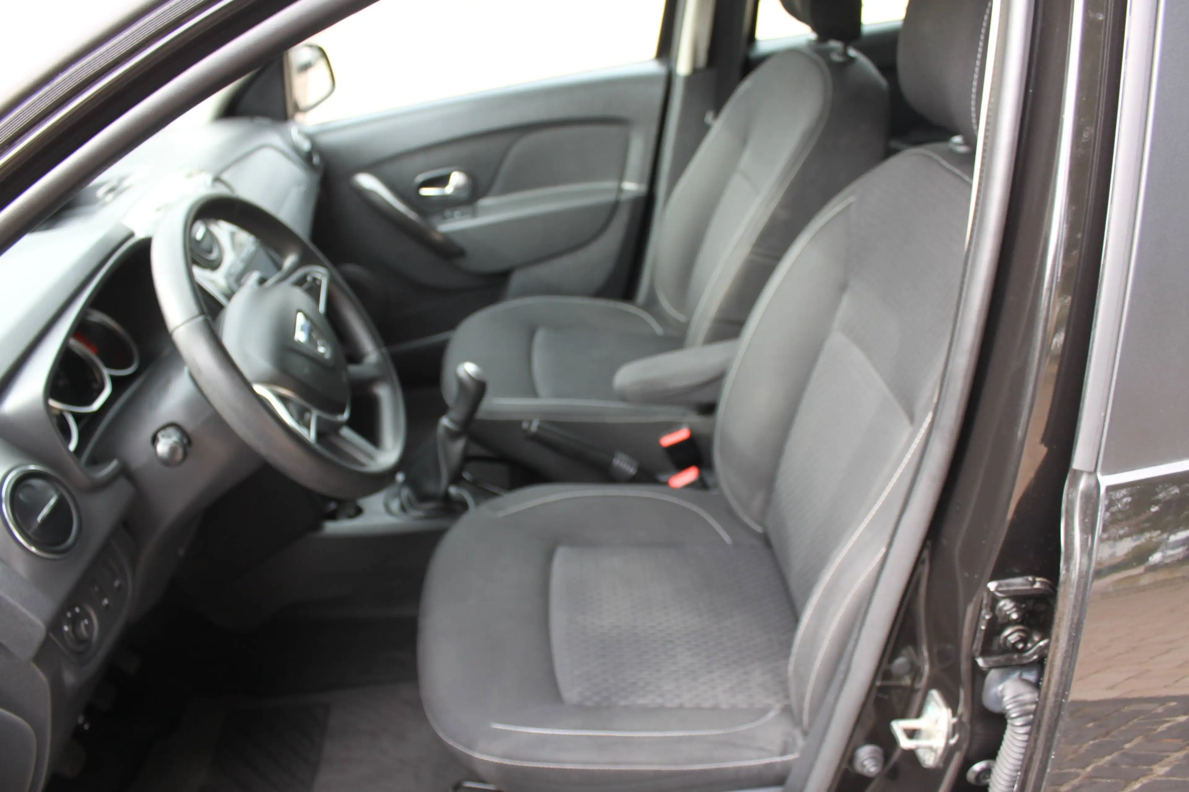Dacia Logan Laureate/Klima/Navi/Tüv bis 05-2028. — photo 11