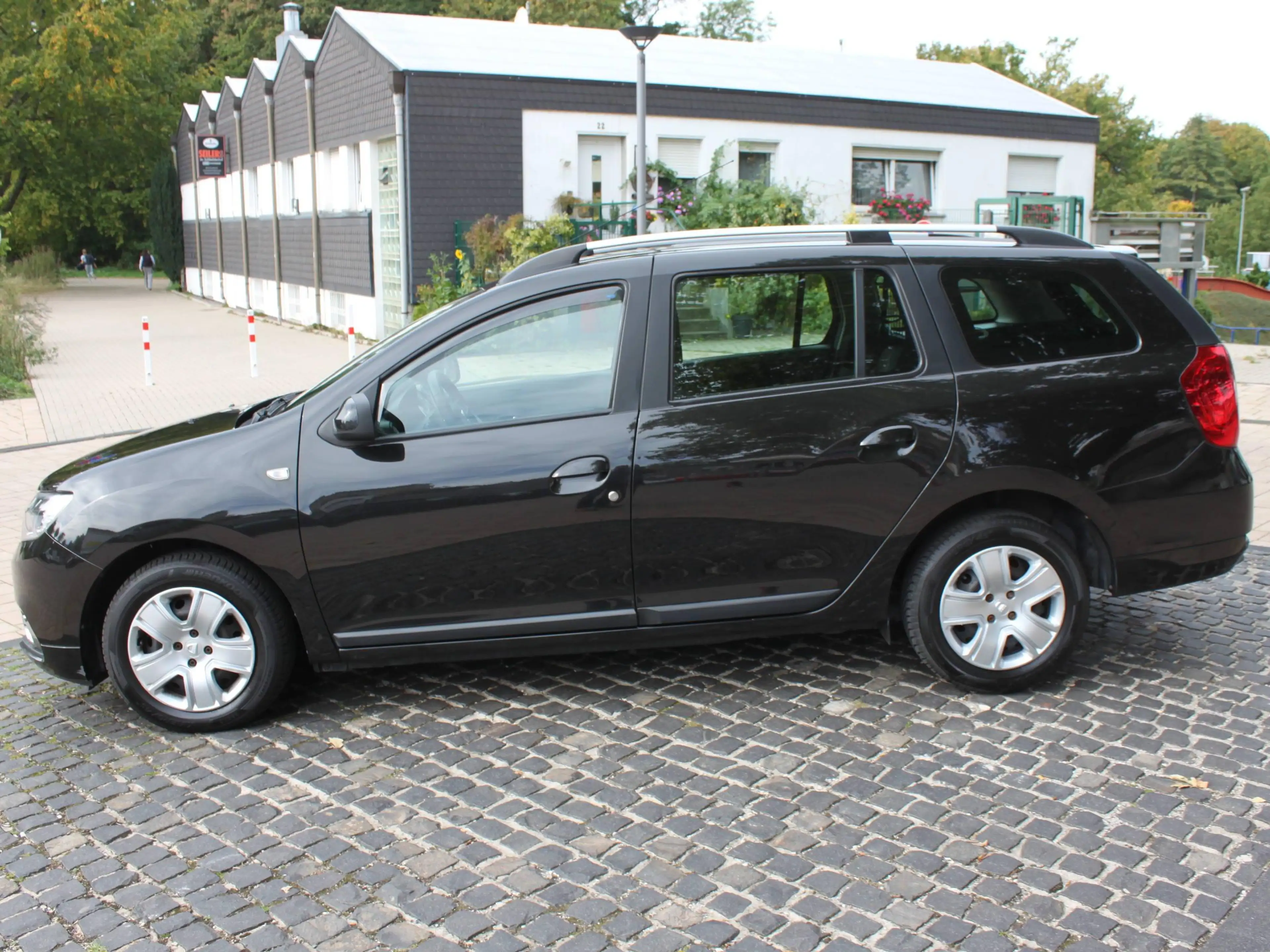 Dacia Logan Laureate/Klima/Navi/Tüv bis 05-2028.