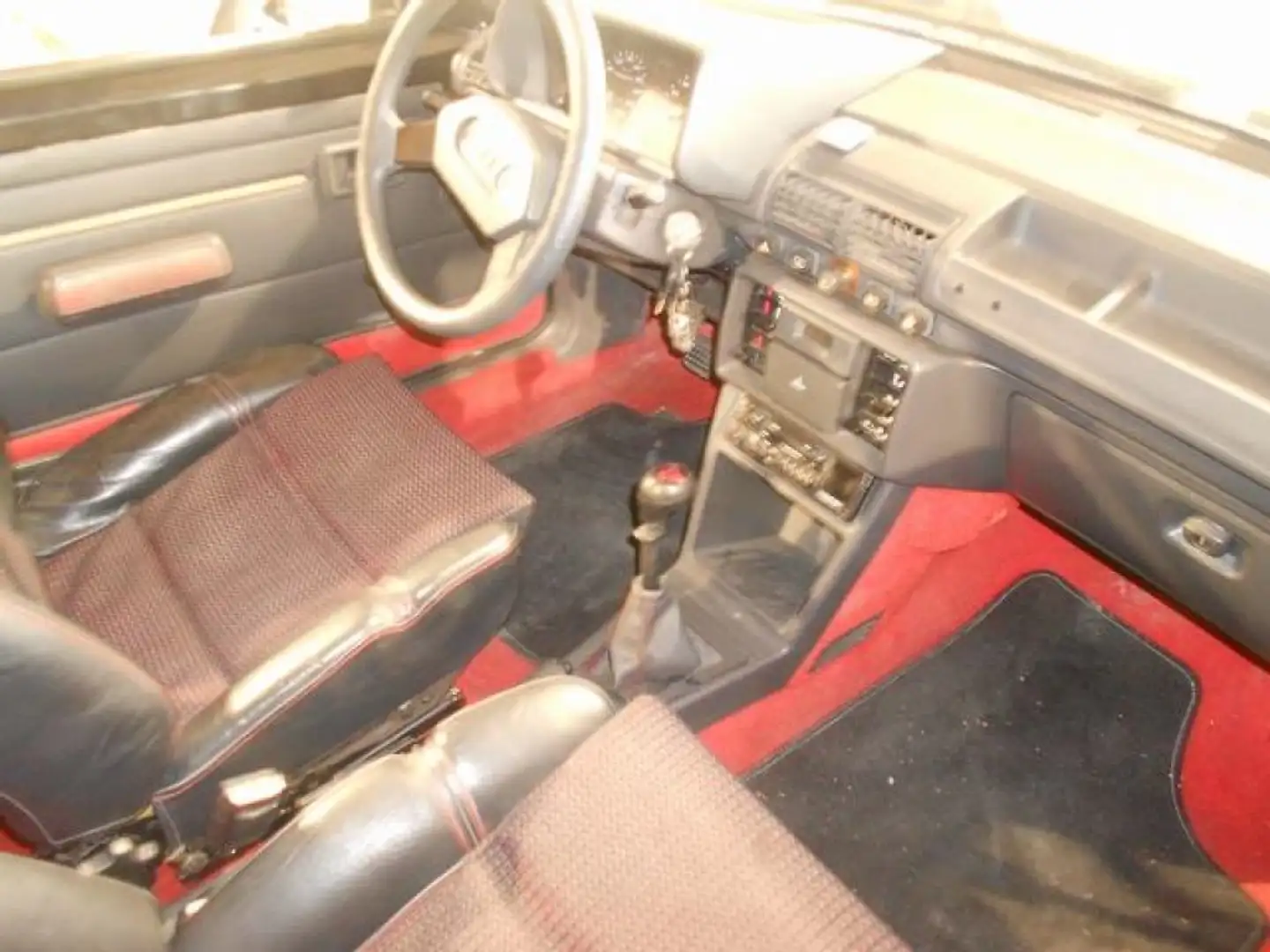 Peugeot 205 GTI 1.9 Černá - 2