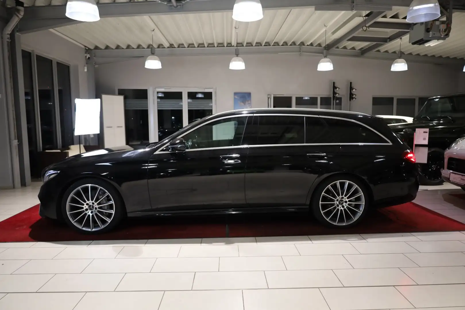 Mercedes-Benz E 350 d AMG-LINE*PANO/360°/BURMESTER* Negro - 2