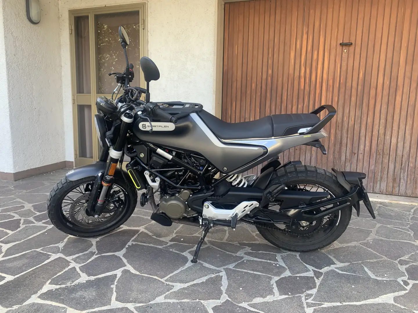 Husqvarna Svartpilen - 1