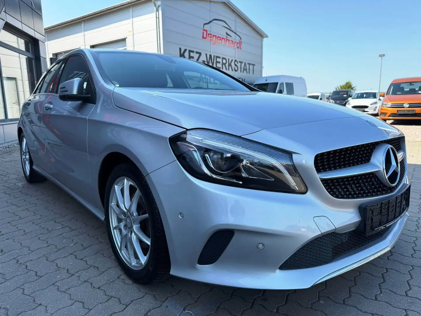 Mercedes-Benz A 200 BlueEfficiency LED LEDER NAV Silver - 2