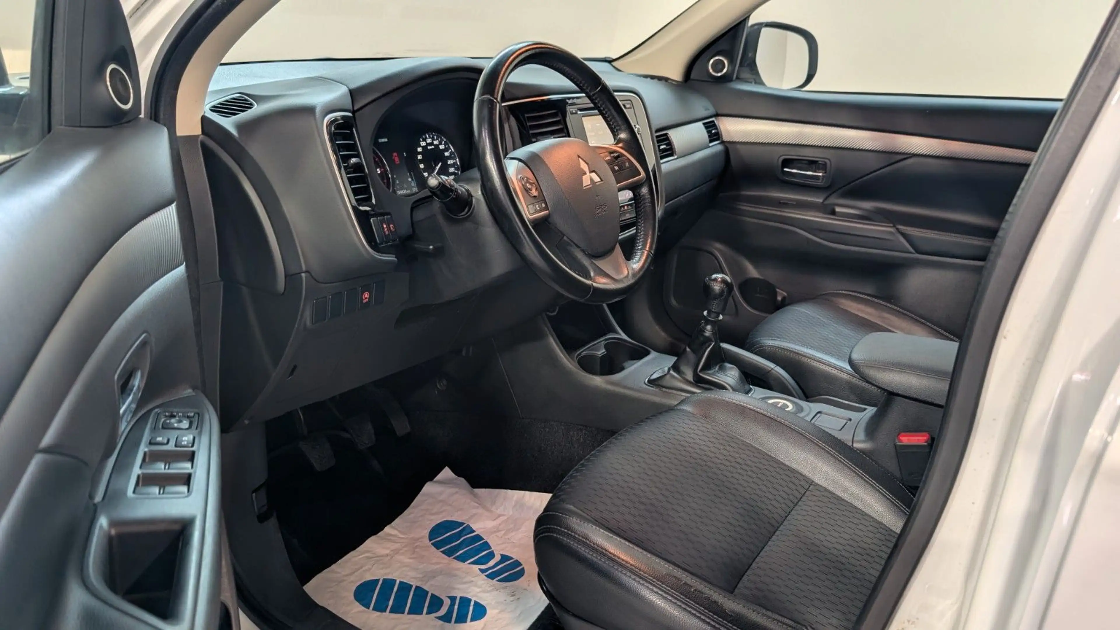 Mitsubishi Outlander 2.2 DI-d  ClearTec Intense 4WD AHK*19" — photo 9