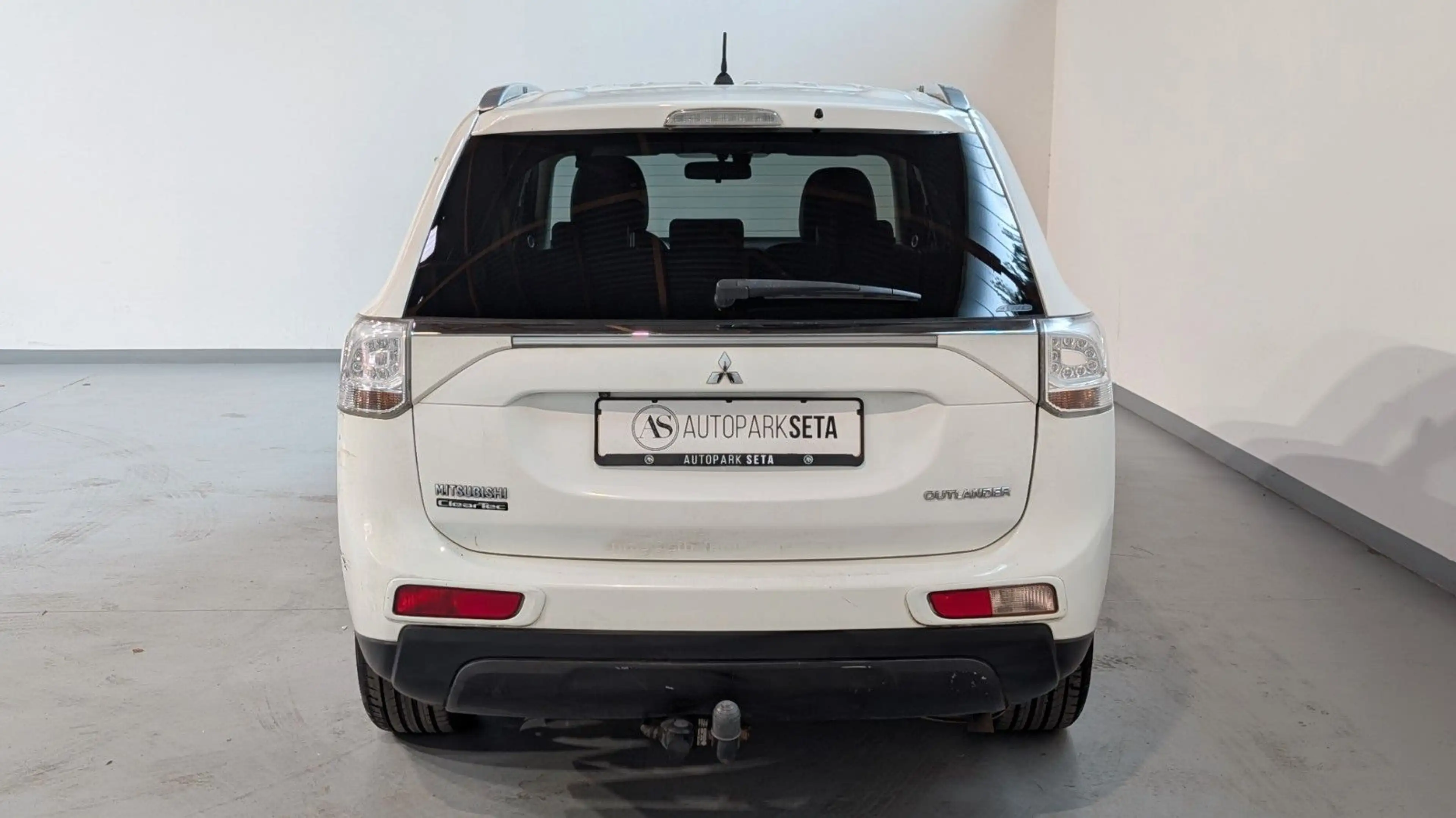 Mitsubishi Outlander 2.2 DI-d  ClearTec Intense 4WD AHK*19" — photo 5