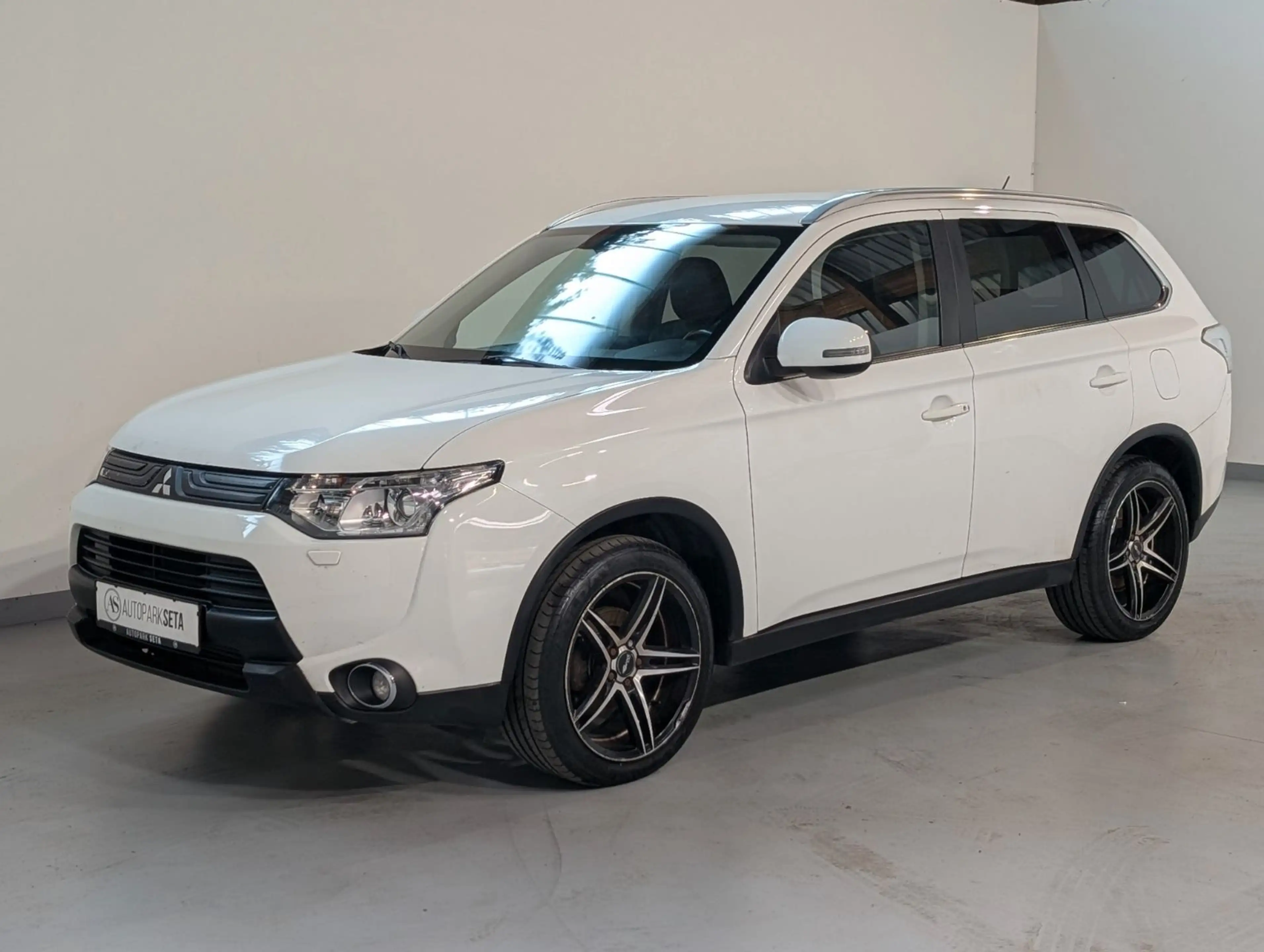 Mitsubishi Outlander 2.2 DI-d  ClearTec Intense 4WD AHK*19"