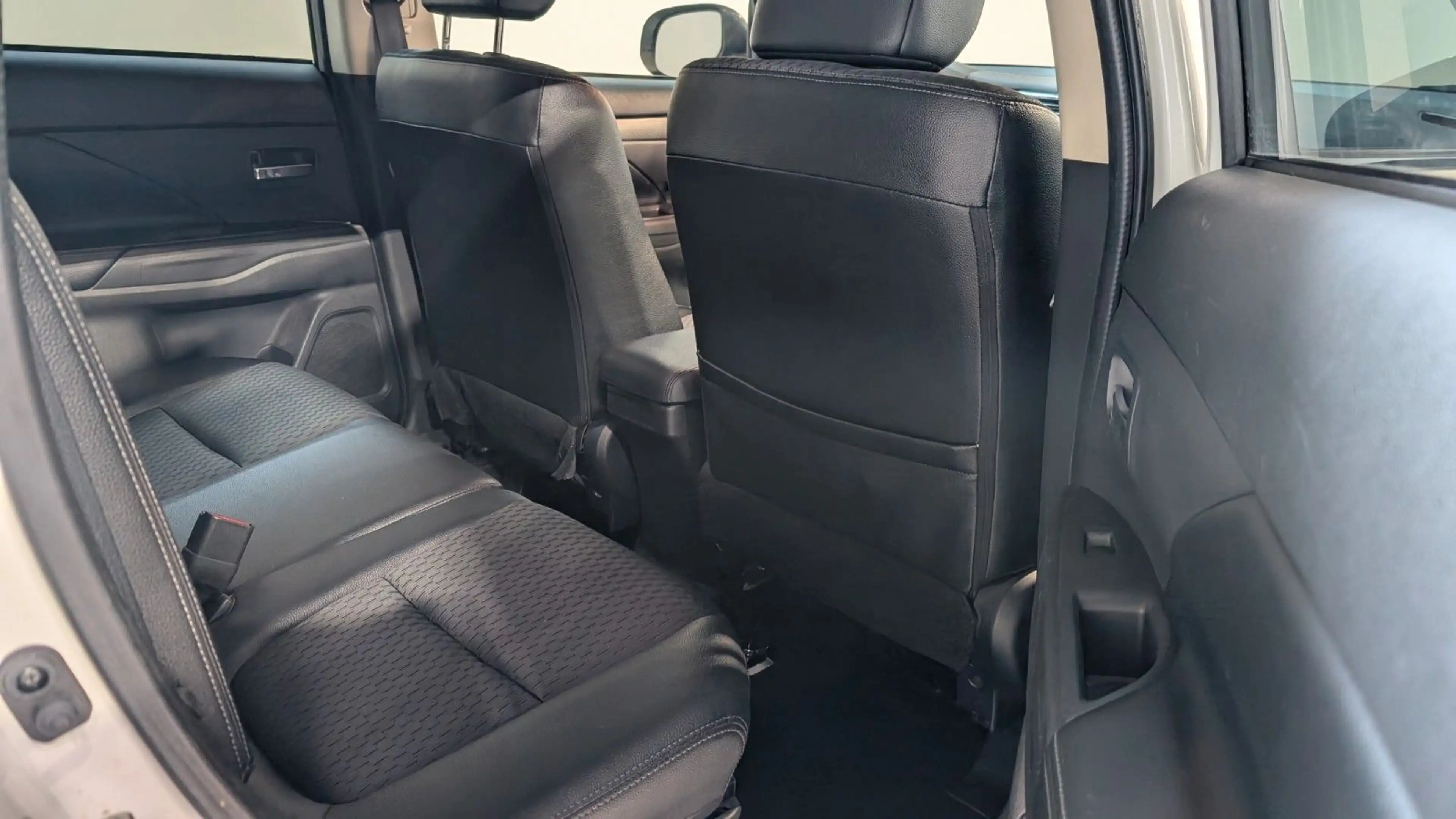 Mitsubishi Outlander 2.2 DI-d  ClearTec Intense 4WD AHK*19" — photo 14