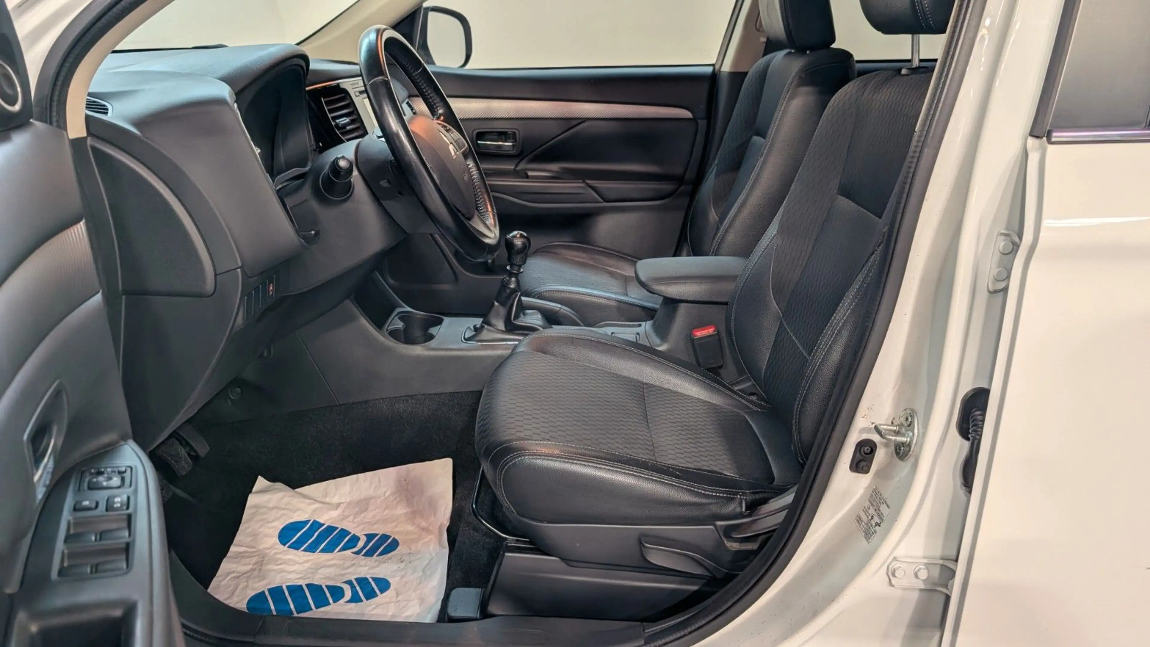 Mitsubishi Outlander 2.2 DI-d  ClearTec Intense 4WD AHK*19" — photo 10