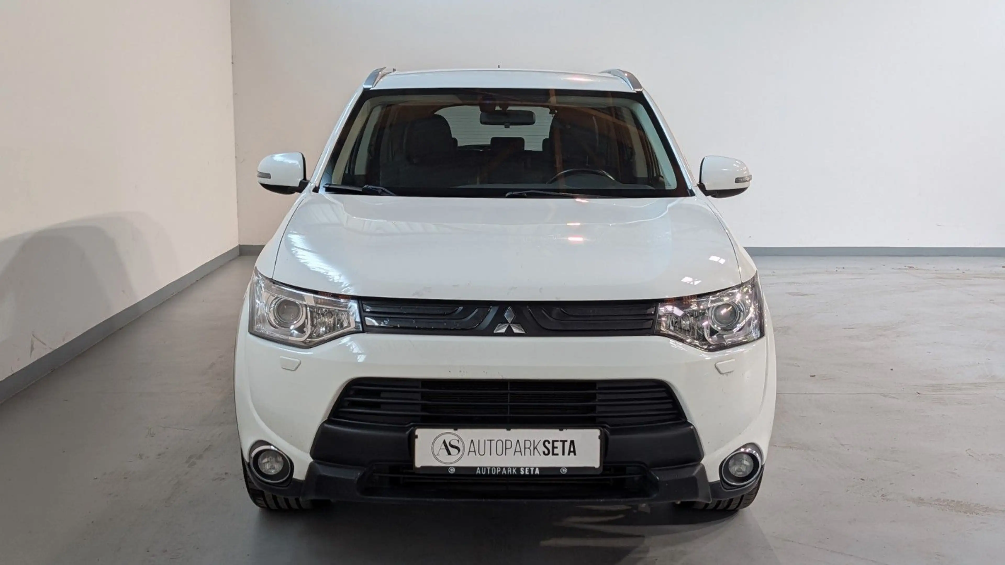 Mitsubishi Outlander 2.2 DI-d  ClearTec Intense 4WD AHK*19" — photo 2